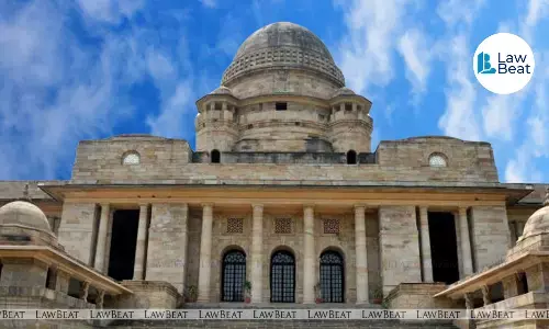 Bombay High Court Initiates Suo Motu PIL Over Drug Sales to Students, Appoints Amicus Curiae Bombay High Court Initiates Suo Motu PIL Over Drug Sales to Students, Appoints Amicus Curiae