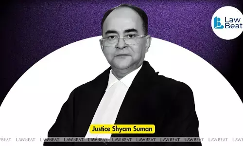 Junior lawyer Maria Nedumpara submitting a grievance letter to Chief Justice of India B.R. Gavai over alleged intimidation and unfair treatment by a Bombay High Court judge during a court hearing