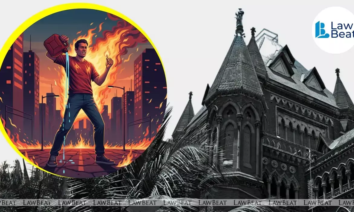 Man sets himself on fire before Bombay HC Man sets himself on fire before Bombay HC