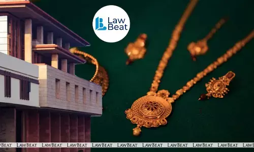 Delhi High Court building as court recalls interim order in Customs seizure case involving undeclared mobile phones and gold jewellery.