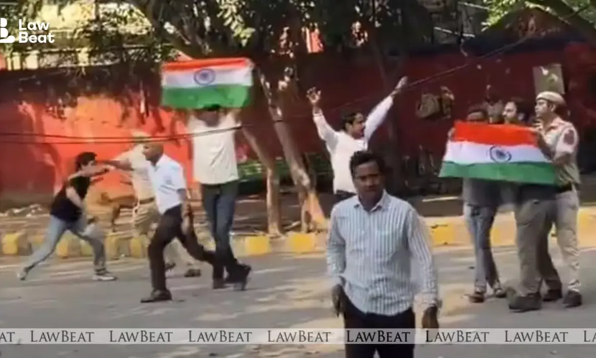 CJP Leaders Saurav Das, Ashutosh Ranka Sent To 5-Day Judicial Custody In Jantar Mantar Trespass Case CJP Leaders Saurav Das, Ashutosh Ranka Sent To 5-Day Judicial Custody In Jantar Mantar Trespass Case
