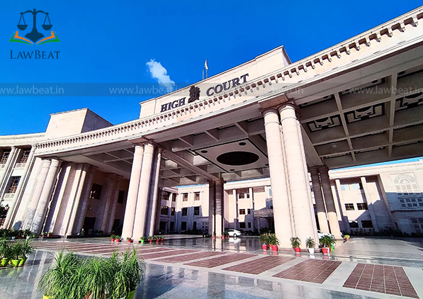 450/- per month as wages is other form of ‘forced labour’, violative of Article 23: Allahabad HC directs UP Govt to pay minimum wages to IV Class daily wage worker