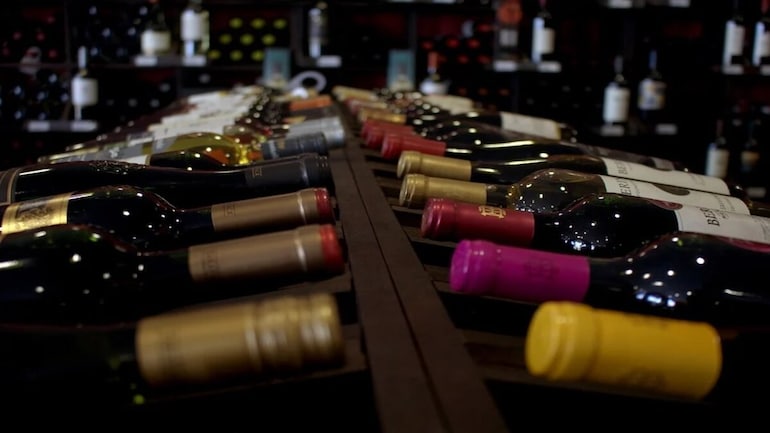 “Public opinion or sentiment, not a factor relevant under Delhi Excise Act for location of Liquor vends”: Delhi High Court “Public opinion or sentiment, not a factor relevant under Delhi Excise Act for location of Liquor vends”: Delhi High Court